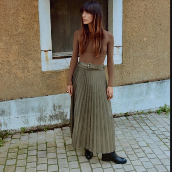 Zara faux suede pleated belted midi skirt - Picture 1 of 3